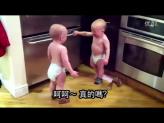 全球爆红双胞胎婴儿对话（加中文字幕）